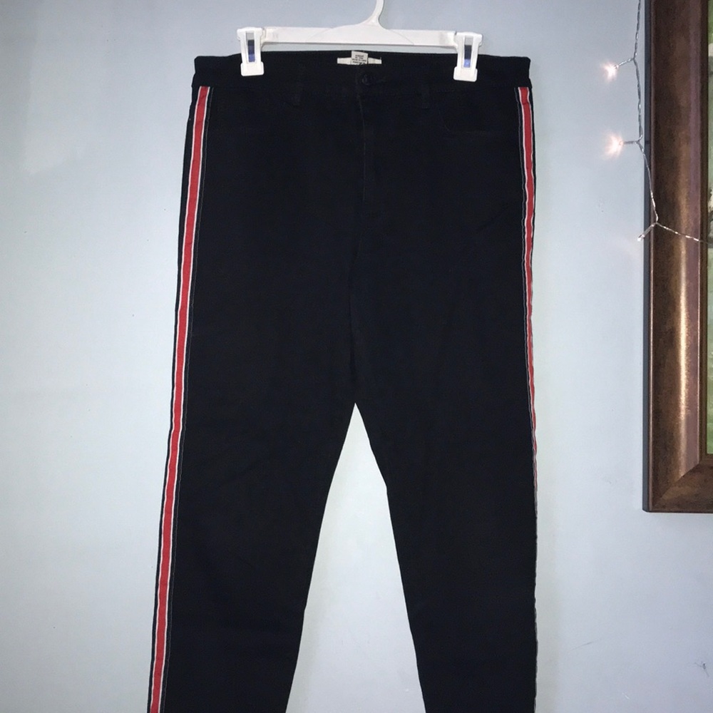 A very stylish pants.